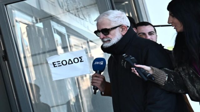 Δικηγόρος Φιλιππίδη σε καταγγέλλουσα: «Γιατί όταν χτυπάγατε την πόρτα δεν λέγατε “βοήθεια, με βιάζουν” και φωνάζετε μόνο “ααα”;»