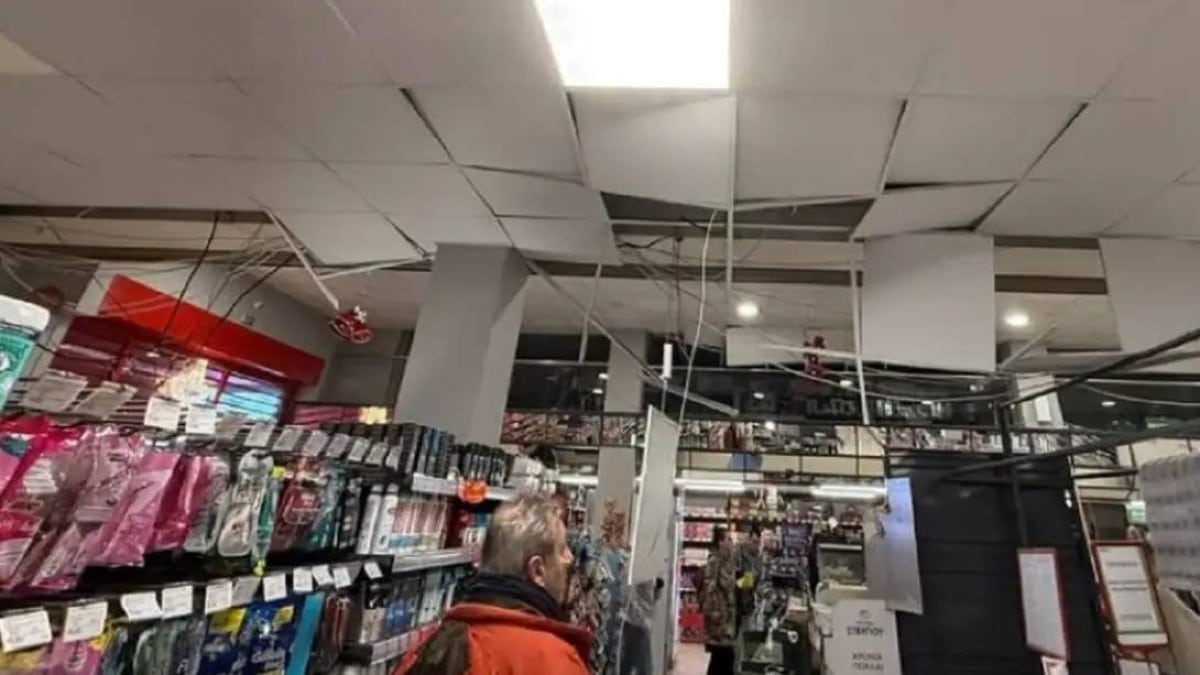 Πανικός από τον ισχυρό σεισμό στο Αγρίνιο: Η στιγμή όπου υπάλληλος σούπερ μάρκετ τρέχει έντρομη