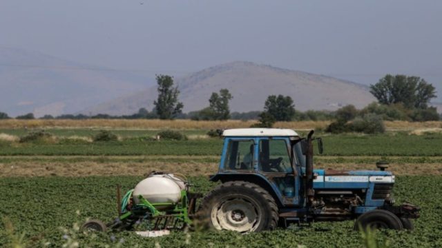 Εύβοια: Τρακτέρ τούμπαρε και καταπλάκωσε οδηγό – Έχει ανασυρθεί χωρίς τις αισθήσεις του
