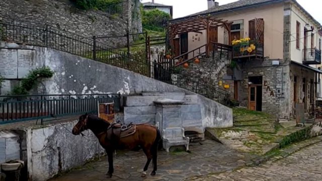 Άγιος Λαυρέντιος: Η ιστορία πίσω από το χωριό του Πηλίου με τη γραφική πλατεία και την υπέροχη θέα