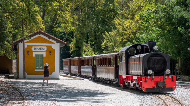 Κακό «ποδαρικό» για τον θρυλικό «Μουτζούρη» στο Πήλιο: Εκτροχιάστηκε την πρώτη μέρα του χειμερινού δρομολογίου