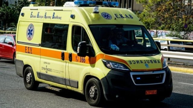 Τροχαίο στην πλατεία Καραϊσκάκη: Μοτοσικλετιστής βρέθηκε στο έδαφος