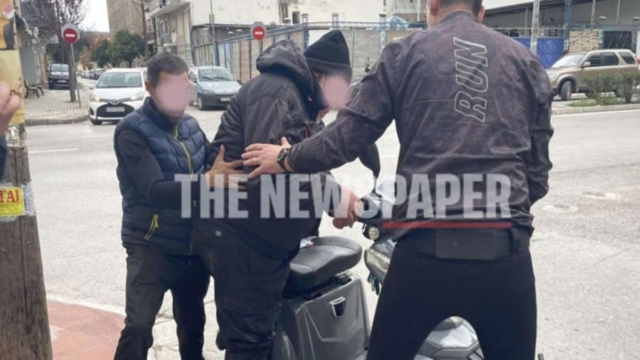 Σοκ στον Βόλο: Παρέσυρε με το αυτοκίνητό του ΑμεΑ σε αμαξίδιο και τον εγκατέλειψε τραυματισμένο