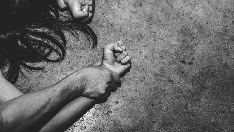 Φρίκη στο Βέλγιο: Ζευγάρι έδινε αλκοόλ και μυοχαλαρωτικά στις κόρες του για να τις βιάζει
