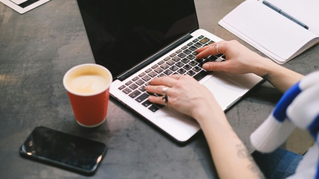 Ανάρπαστο το voucher για laptop και tablet: Πώς κάνετε αίτηση – Μέχρι πότε η προθεσμία