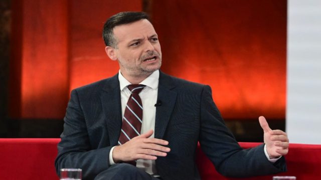 Έντονη σύγκρουση στο Δημοτικό Συμβούλιο Αθηνών για το Γ’ Νεκροταφείο – Ανακλήθηκε η πρόταση για 10ήμερη αναστολή