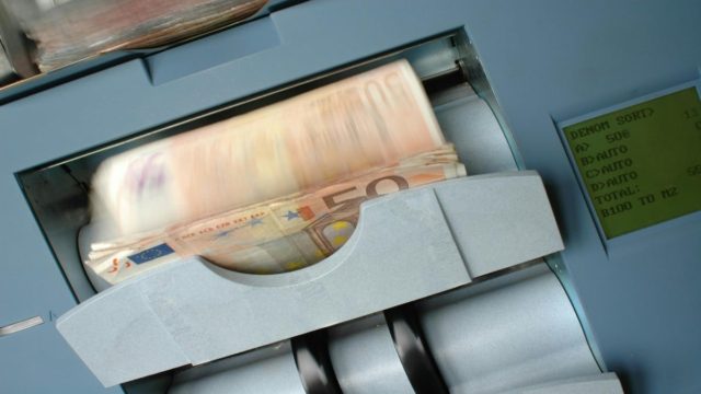 Συντάξεις Φεβρουαρίου 2025: Οι ημερομηνίες πληρωμής και πότε πάνε ταμείο οι συνταξιούχοι
