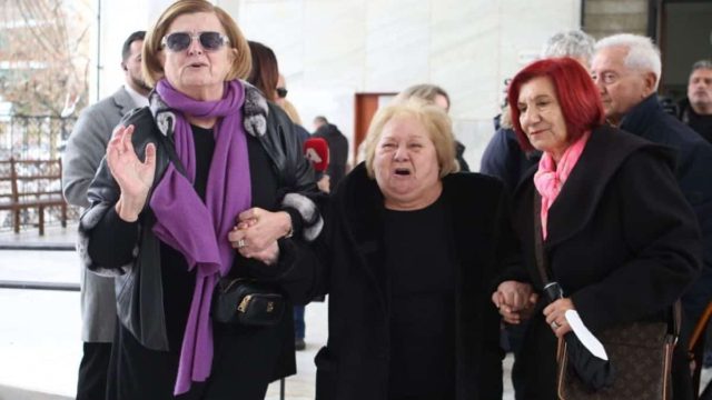 Κηδεία Ιάσονα Τριανταφυλλίδη – Τραγική φιγούρα η μητέρα του – «Τα τελευταία του λόγια ήταν ”μαμά μου σε αγάπησα πολύ”»