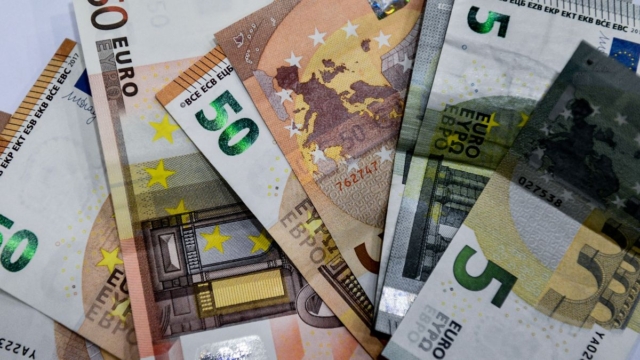 Από την αύξηση μισθών και συντάξεων μέχρι τα επιδόματα και τη μειωμένη φορολογία: Ο πλήρης «χάρτης» του 2025