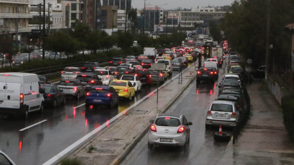 Live κίνηση 23/1: «Έμφραγμα» στον Κηφισό μετά την ανατροπή της νταλίκας – Ποιες άλλες περιοχές είναι στο «κόκκινο»