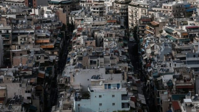 Η «μάχη» των ακινήτων: Τα… σκαμπανεβάσματα, οι ευκαιρίες και οι εκτιμήσεις