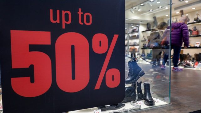 Χειμερινές εκπτώσεις 2025: Πότε κάνουν πρεμιέρα και όσα πρέπει να προσέξουν οι καταναλωτές