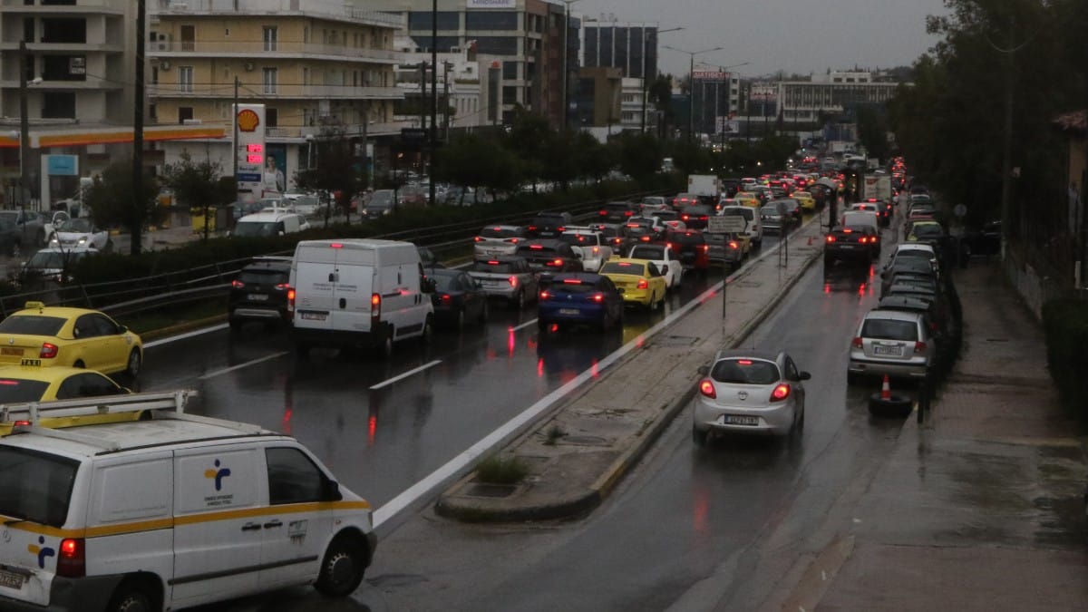 Live κίνηση 24/1: Στο «κόκκινο» ο Κηφισός μετά και από ατύχημα στη Λυκόβρυση – Παρασκευιάτικο… πάρκινγκ στο Λεκανοπέδιο