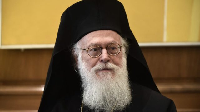 Ύστατο «χαίρε» στον μακαριστό Αναστάσιο: Πλήθος κόσμου στο λαϊκό προσκύνημα στα Τίρανα – Την Πέμπτη 29/01 η εξόδιος ακολουθία