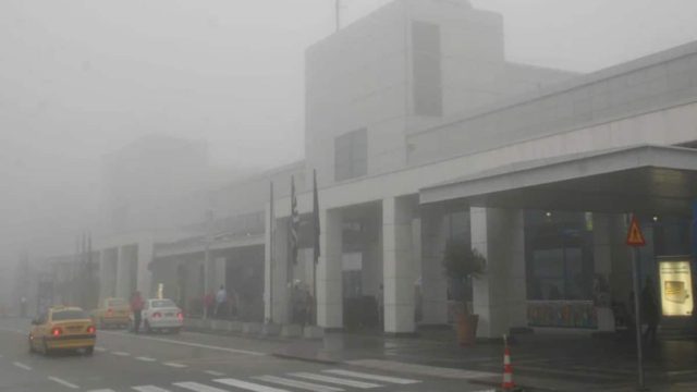 Χάος στο «Ελ. Βενιζέλος»: Αεροπλάνα δεν μπορούσαν να προσγειωθούν εξαιτίας της ομίχλης