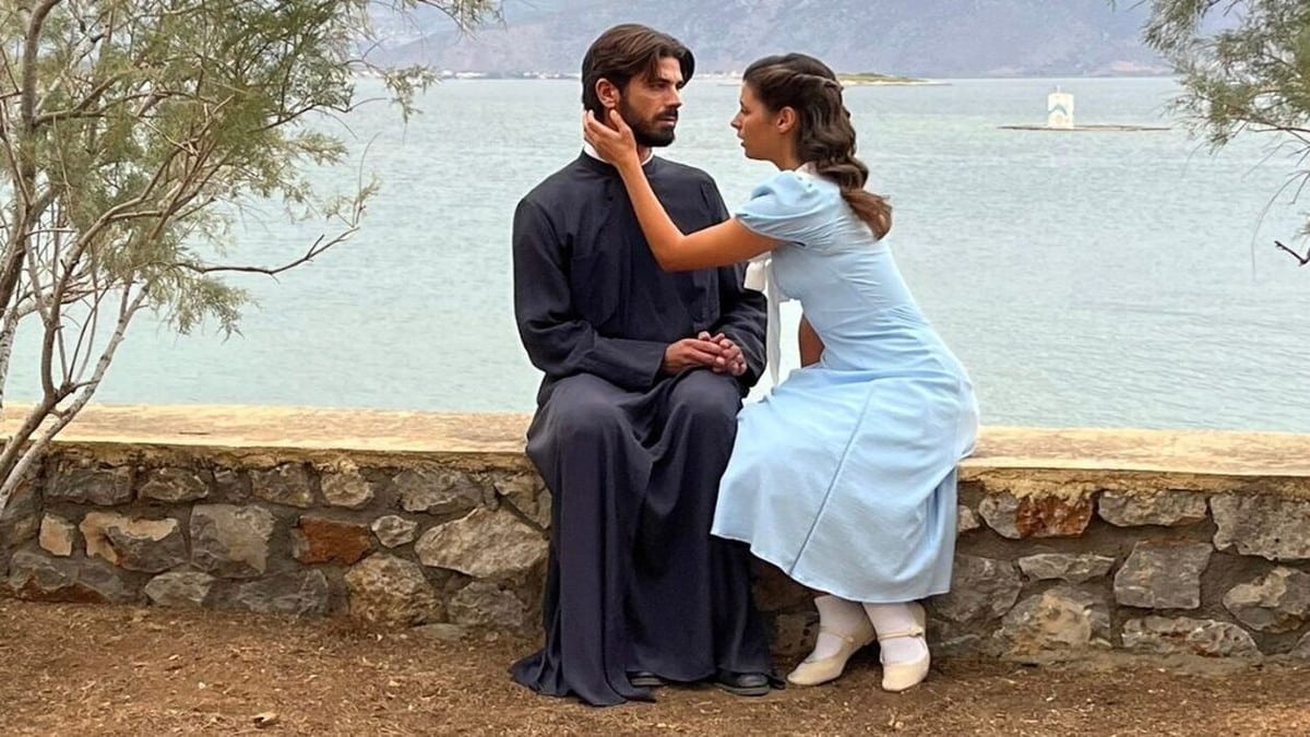 Άγιος Έρωτας spoiler: Η καθηλωτική σκηνή – Ο πατήρ Νικόλαος παντρεύει την Χλόη με δάκρυα στα μάτια
