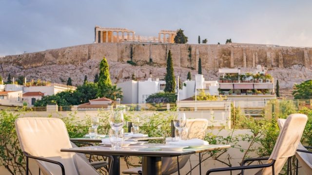 30 στέκια κάτω από την Ακρόπολη για καφέ, ποτό και φαγητό