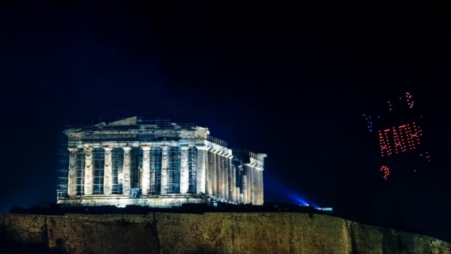 Η Ελλάδα υποδέχθηκε με ελπίδα και αισιοδοξία το 2025: Πανέμορφες οι εορταστικές δηλώσεις σε όλη την χώρα