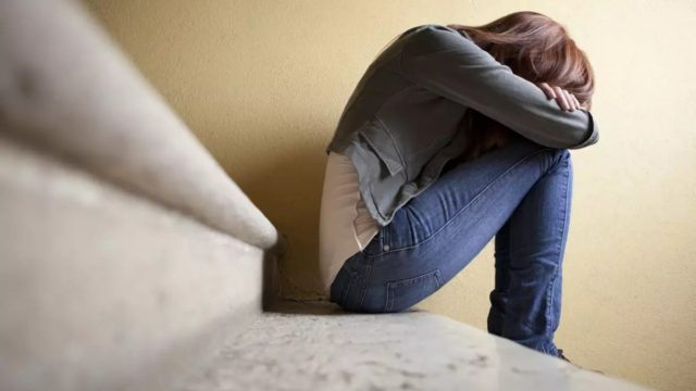 Αποτροπιασμός στην Ηλιούπολη: Καθηγητής συνελήφθη για σεξουαλική κακοποίηση 14χρονης – Τα ερωτικά μηνύματα