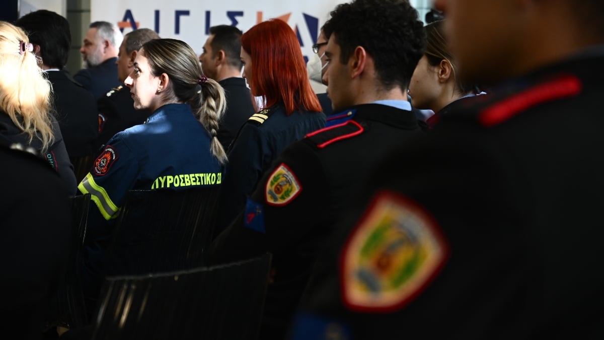 Αξιωματικός της Πυροσβεστικής απείλησε να πέσει από ταράτσα – Καταγγέλλει «καψόνια» στο Σώμα