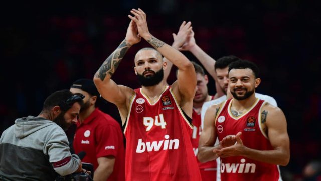 Ολυμπιακός – Εφές 92-89: Το έκανε μόνος του ντέρμπι, αλλά… καθάρισε με Βεζένκοβ και Φουρνιέ