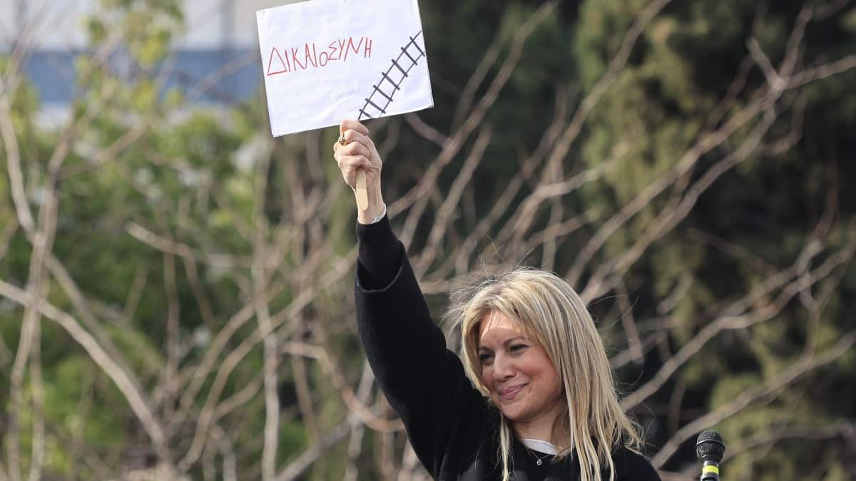 Ανατριχιάζει η μάνα των Τεμπών από το Σύνταγμα: «Η κοινωνία παρακολούθησε την πιο μαφιόζικη επιχείρηση εξαφάνισης στοιχείων»