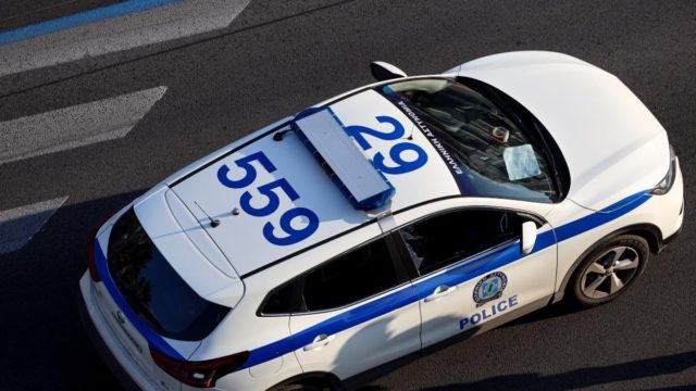 Θρίλερ στα Εξάρχεια: 98χρονος βρέθηκε νεκρός σε διαμέρισμα – «Τον σκότωσα», φώναζε η κόρη του