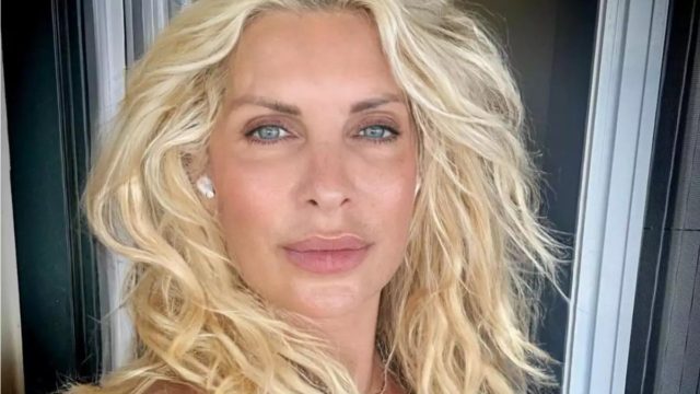 Μία άλλη Ελένη Μενεγάκη: Πριν φτιάξει οδοντοστοιχία και στήθος – Δείτε φωτογραφίες
