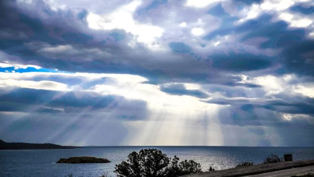 Καιρός σήμερα 26/1: Συννεφιασμένη Κυριακή – Πού θα βρέξει, η πρόγνωση από Αρναούτογλου και Μαρουσάκη