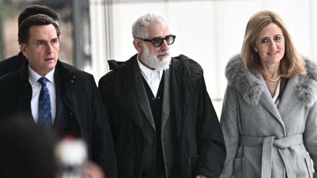 Διεκόπη η δίκη του Πέτρου Φιλιππίδη – Η λιποθυμία στην αίθουσα