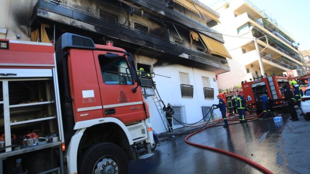 Φωτιά σε σπίτι στη Ριζούπολη: Χωρίς τις αισθήσεις της ανασύρθηκε ηλικιωμένη