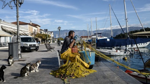 Η φωτογραφία της ημέρας: Χειμωνιάτικη βόλτα στο Γαλαξίδι