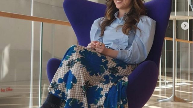 Απίστευτο! Διάσημη Ελληνίδα τραγουδίστρια είναι η φωνή της Google (ΒΙΝΤΕΟ)
