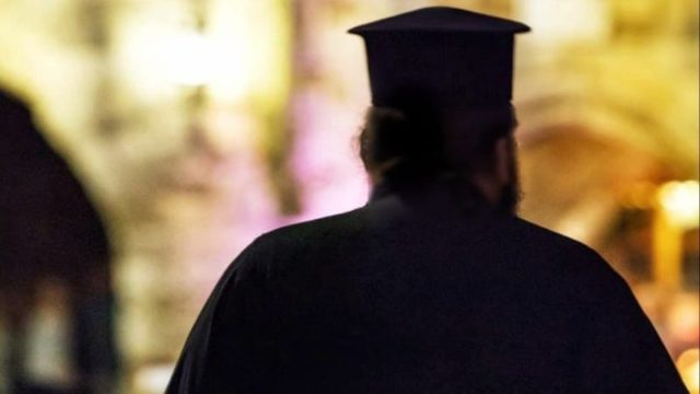 26χρονος εκβίαζε ιερέα με γυμνές φωτογραφίες – Του απέσπασε δεκάδες χιλιάδες ευρώ