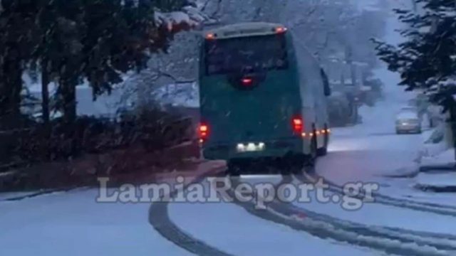 Κακοκαιρία: Λεωφορείο με μαθητές κόλλησε στα χιόνια στην Υπάτη!