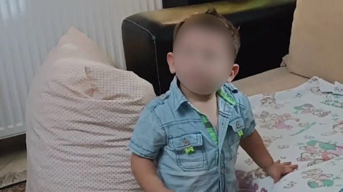 Θρήνος για τον 3χρονο που κακοποιήθηκε στην Κρήτη – Μη αναστρέψιμη η εγκεφαλική βλάβη λέει ο ιατροδικαστής
