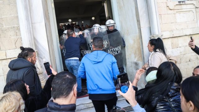 Ο ένας τα ρίχνει… στον άλλο για την φρίκη του 3χρονου Άγγελου: Η μητέρα ισχυρίζεται ότι ζήτησε βοήθεια και δεν της την έδωσαν