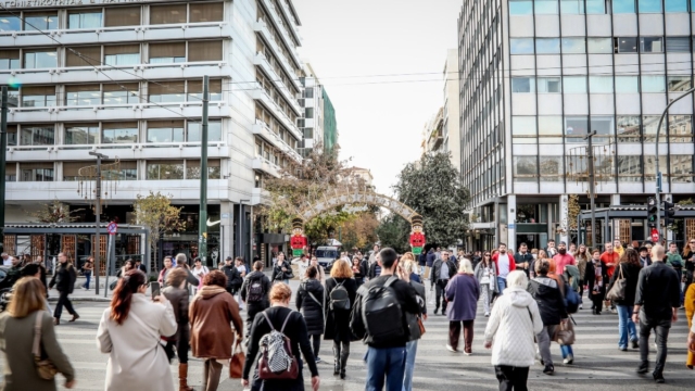Θεοφάνεια: Ποια καταστήματα είναι ανοιχτά σήμερα – Αντίστροφη μέτρηση για τις χειμερινές εκπτώσεις