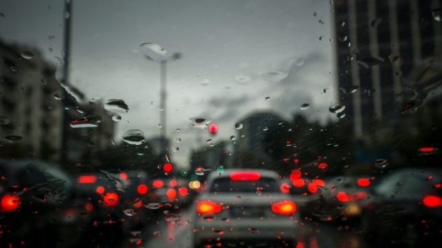 «Παρέλαση» οχημάτων στον Κηφισό λόγω κακοκαιρίας – «Ουρές» από Λυκόβρυση έως Ρέντη