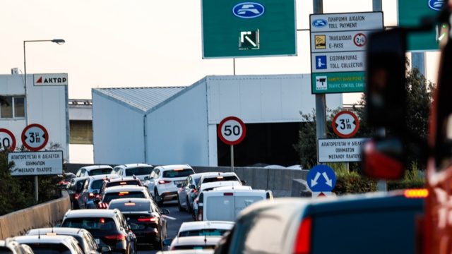 Κίνηση: Έπεσαν χώματα στην Αττική Οδό στο ύψος της Μεταμόρφωσης – 30λεπτες καθυστερήσεις
