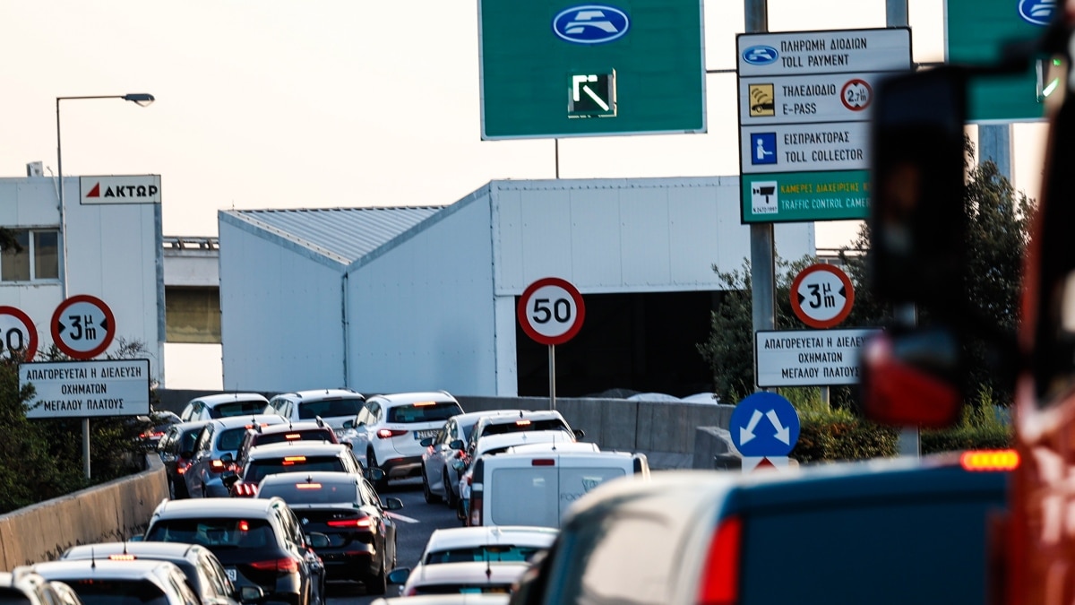 Κίνηση: Έπεσαν χώματα στην Αττική Οδό στο ύψος της Μεταμόρφωσης – 30λεπτες καθυστερήσεις