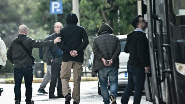 Ραγδαίες εξελίξεις στην υπόθεση του κυκλώματος προστασίας: Προφυλακίστηκαν τρεις κατηγορούμενοι, ανάμεσά τους και η «αστυνομικός της χρονιάς»