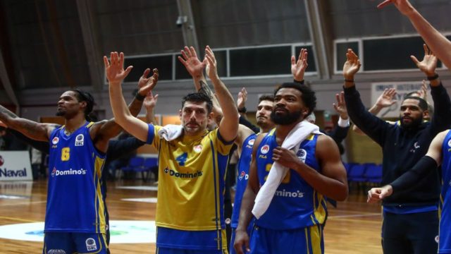Λαύριο – Περιστέρι 64-69: Ο Πάπας «υπέγραψε» το διπλό της ομάδας του Λιμνιάτη