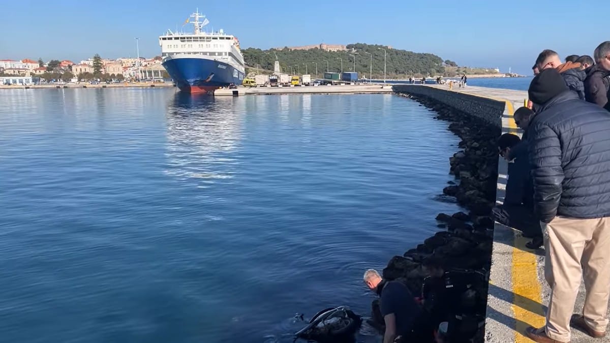 Θρίλερ στη Μυτιλήνη: Ψαράς έπεσε με το σκούτερ στη θάλασσα! (video)