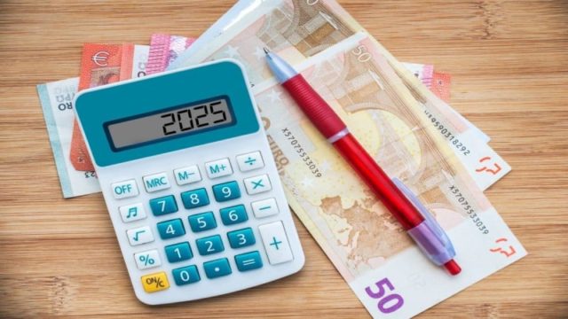 Αντίστροφη μέτρηση για τον νέο κατώτατο μισθό – Τι αναμένεται να αλλάξει σε «πραγματικά» νούμερα για τους εργαζομένους