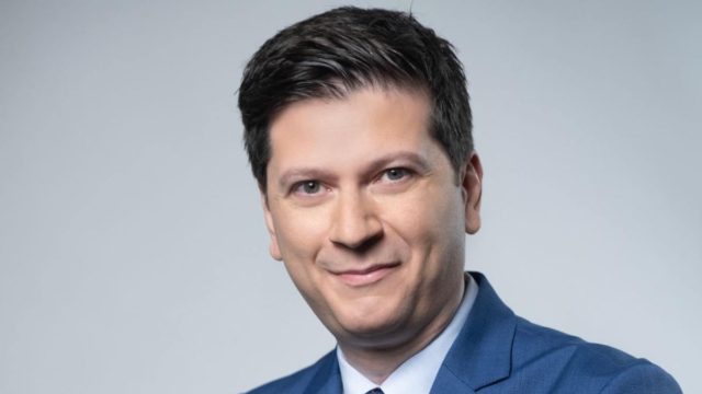 «Έδεσε» Απόστολο Μαγγηριάδη η ΕΡΤ: Η επίσημη ανακοίνωση για τη συνεργασία τους