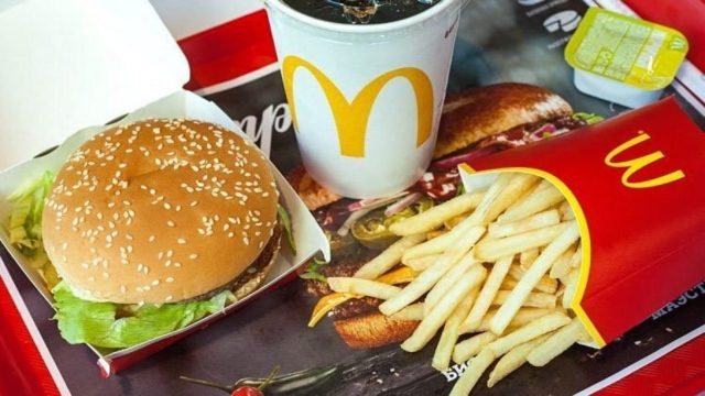 Βρετανία: Αγωγή εργαζομένων στα McDonald’s – Την κατηγορούν για διακρίσεις, ομοφοβία, ρατσισμό και παρενόχληση