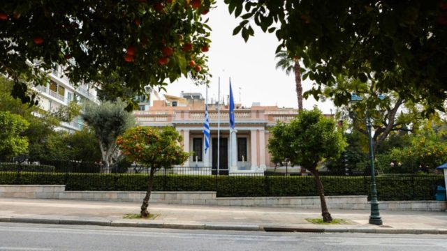 Το mindgame για την Προεδρία της Δημοκρατίας συνεχίζεται: Στο τραπέζι νέα υποψηφιότητα – Το προφίλ και η πορεία του