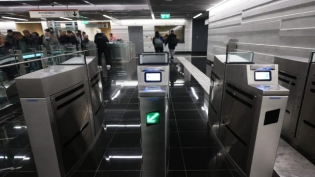 Το κράτος βάζει στο στόχαστρο τους τζαμπατζήδες των ΜΜΜ – Τα πρόστιμα και τα μέτρα περιορισμού όσων μπαίνουν χωρίς εισιτήριο