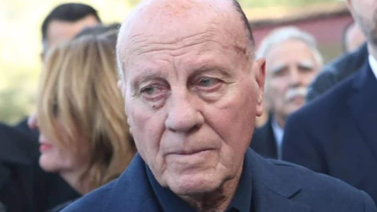 Σε κρίσιμη κατάσταση ο Μίμης Δομάζος – Τι λέει το ιατρικό ανακοινωθέν για την υγεία του